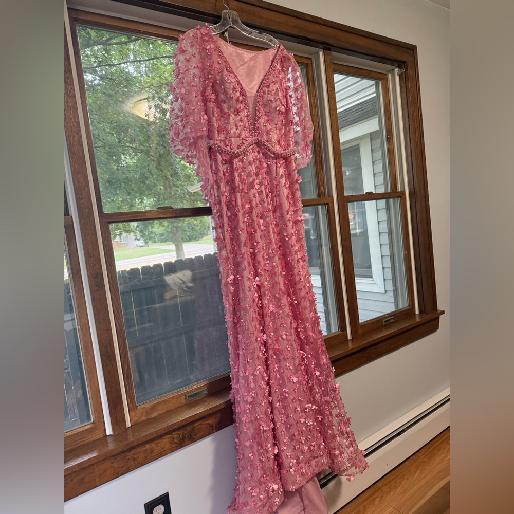 Chic Pink Maxi Dress with Floral Details size 46 
Merna Style designer